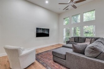 9123 Chapel Valley Rd in Dallas, TX - Building Photo - Building Photo