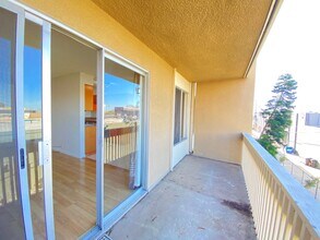 1801 Diamond St in San Diego, CA - Building Photo - Building Photo