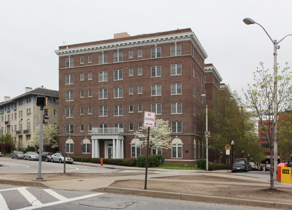 McCoy Hall in Baltimore, MD - Foto de edificio