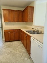 25 Crystal Lake Dr in Savannah, GA - Building Photo - Building Photo
