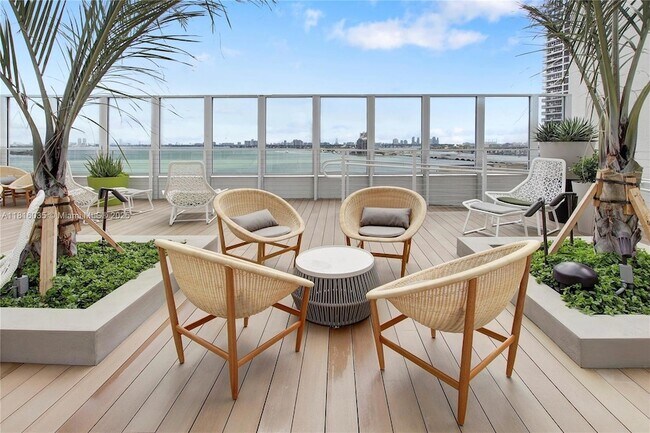 property at 1756 N Bayshore Dr