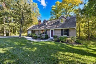 45 N Mountain Rd in Brookfield, CT - Building Photo