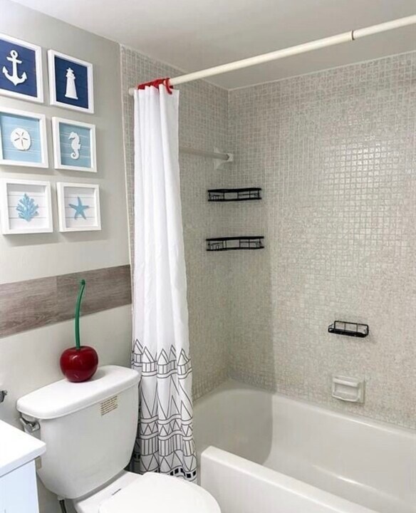 2401 NW 41st Ave, Unit 204 in Lauderhill, FL - Building Photo