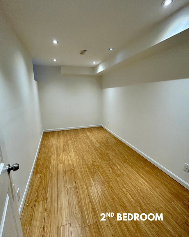 18 Macklem Av in Toronto, ON - Building Photo - Building Photo