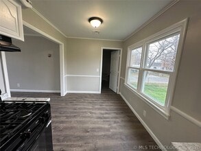 6305 E Newton St in Tulsa, OK - Foto de edificio - Building Photo