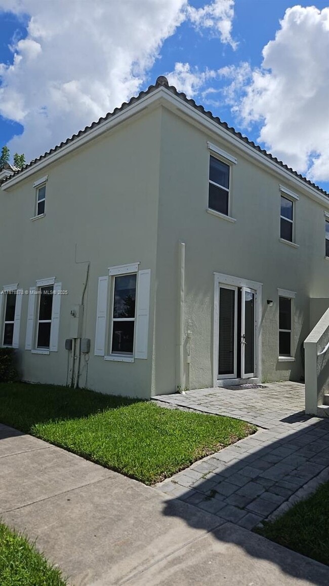 17065 SW 93rd St in Miami, FL - Building Photo - Building Photo