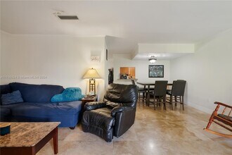 9371 Fontainebleau Blvd, Unit 1204 in Miami, FL - Building Photo - Building Photo