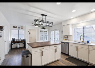 712 Glen Abbey Cir in Las Vegas, NV - Foto de edificio - Building Photo