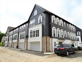 320 Mayer Pl in Lancaster, PA - Building Photo