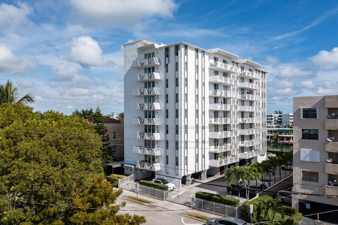 Knightsbridge Condominium in Miami Beach, FL - Foto de edificio