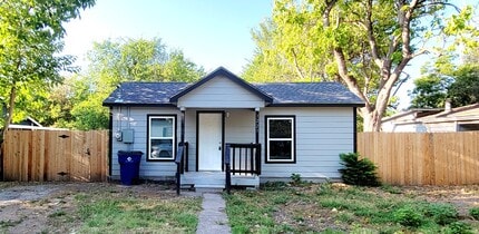 1221 Stanford St in Greenville, TX - Foto de edificio - Building Photo