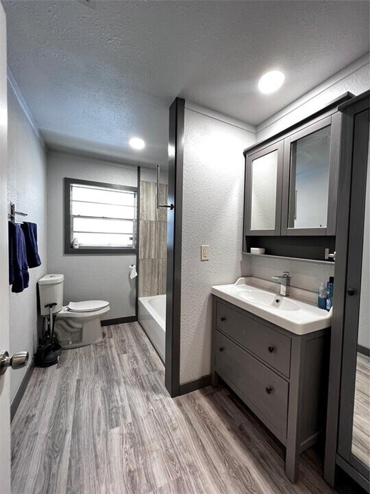 1823 Rosalee St in La Marque, TX - Building Photo