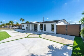 864 W 69th Pl in Hialeah, FL - Building Photo - Building Photo