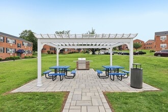 Mt. Vernon Apartments in Glenside, PA - Foto de edificio - Building Photo