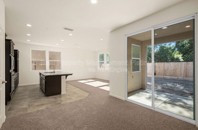 555 N Cattail Ct in Fresno, CA - Building Photo - Building Photo