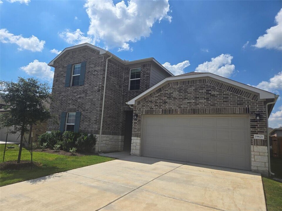 19621 Ann Richards Ave in Manor, TX - Building Photo