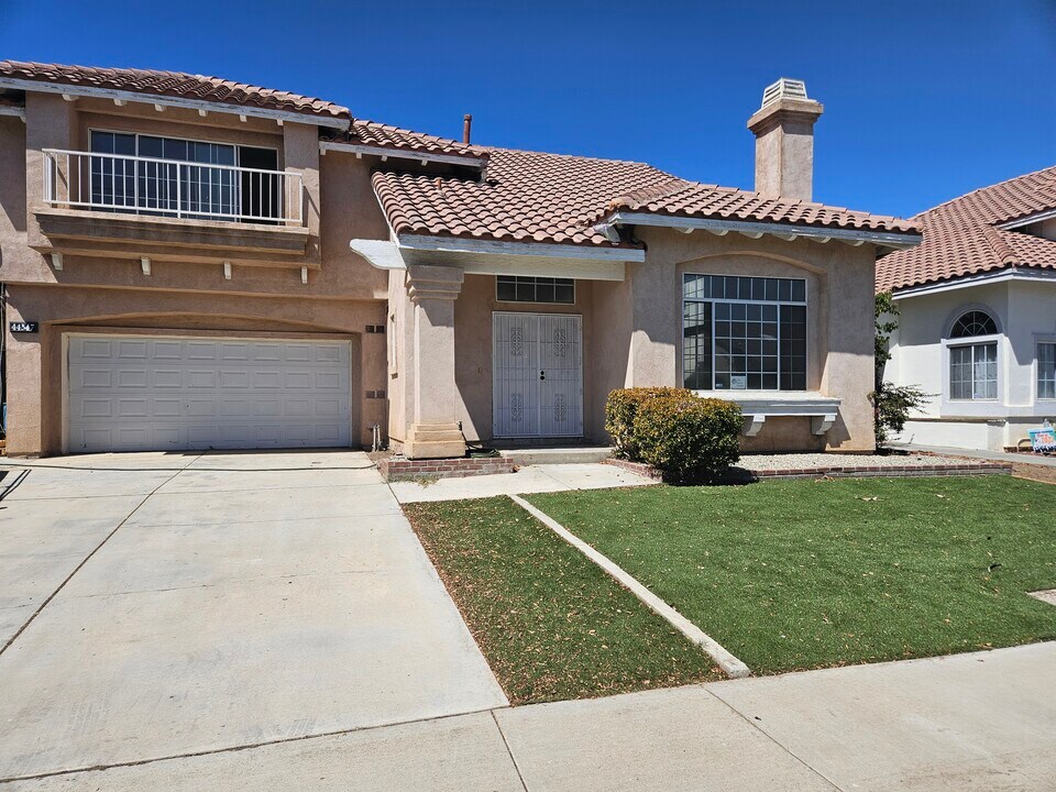 44547 Aspen St in Lancaster, CA - Building Photo