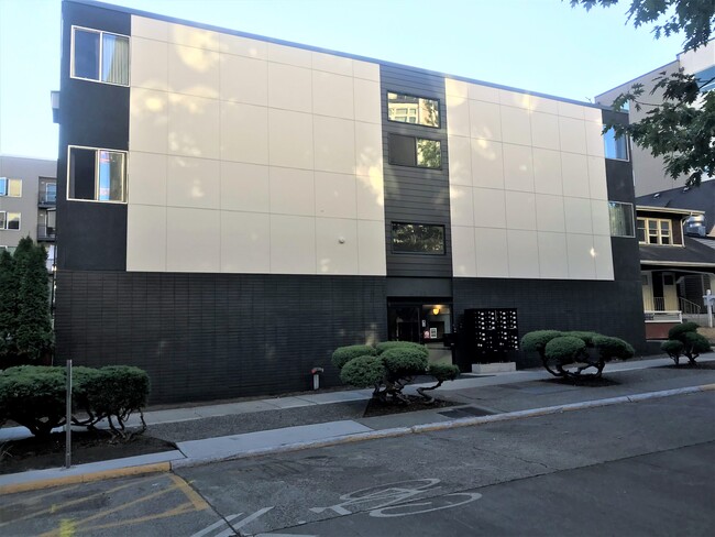 4731 12th Ave NE in Seattle, WA - Building Photo - Building Photo