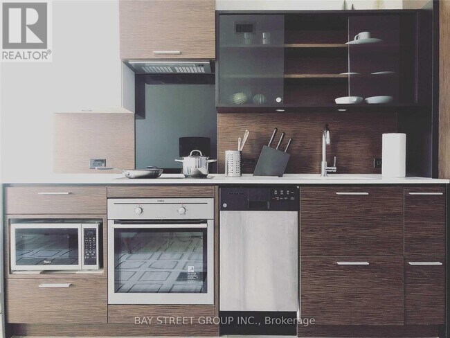 75-375 St Nicholas St in Toronto, ON - Building Photo - Building Photo
