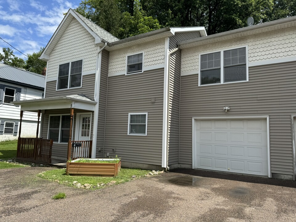 5 Russell St in Winooski, VT - Foto de edificio