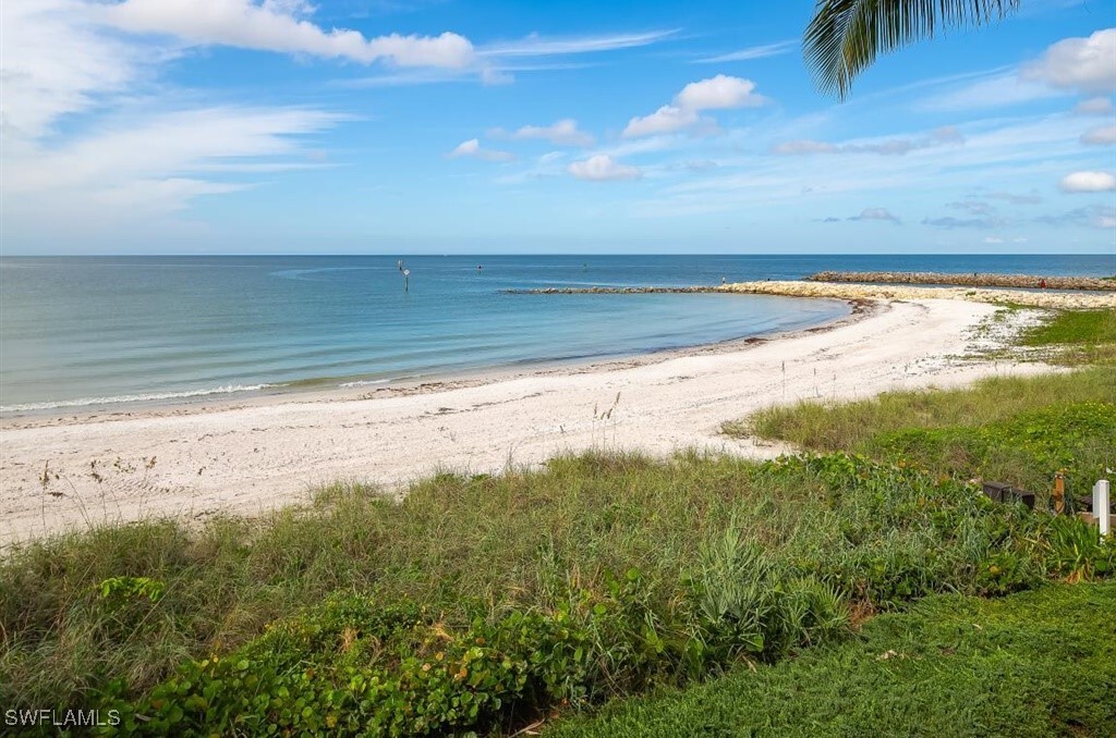 2207 Gulf Shore Blvd N in Naples, FL - Building Photo