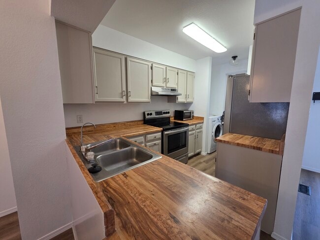 3670 Queen Anne Way in Colorado Springs, CO - Foto de edificio - Building Photo