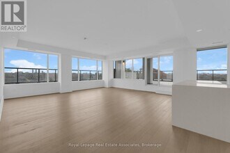 259 The Kingsway in Toronto, ON - Building Photo - Building Photo