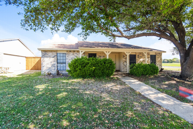 7009 Emory Oak Ln in Dallas, TX - Building Photo - Building Photo