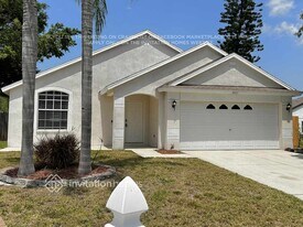 7221 49th Pl E in Palmetto, FL - Building Photo