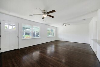 2534 Roy Cir in Houston, TX - Foto de edificio - Building Photo