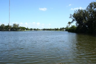 Lake Villa Apartments in Hallandale Beach, FL - Building Photo - Building Photo