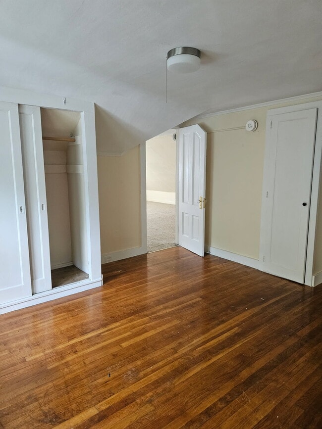 10 Beach St, Unit 3rd floor in Westerly, RI - Building Photo - Building Photo