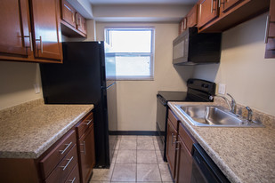 Cloverleaf Towers Apartments