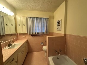 1575 Longfellow Dr in Beaumont, TX - Foto de edificio - Building Photo