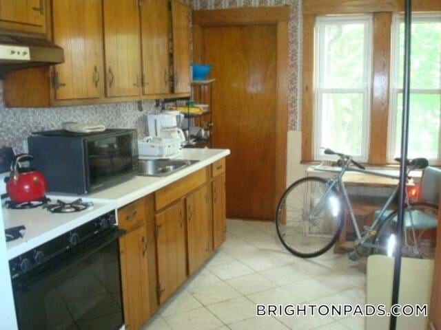 27 S Crescent Circuit, Unit B in Boston, MA - Building Photo - Building Photo