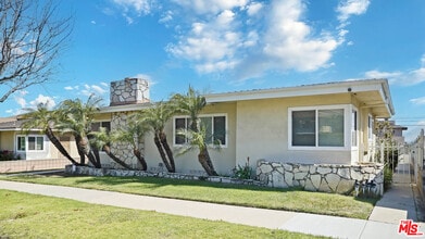 5320 W 57th St in Los Angeles, CA - Building Photo - Building Photo