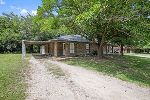 219 E Pritchard Ln in Blue Ridge, TX - Building Photo
