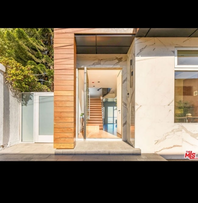 property at 1610 Viewmont Dr