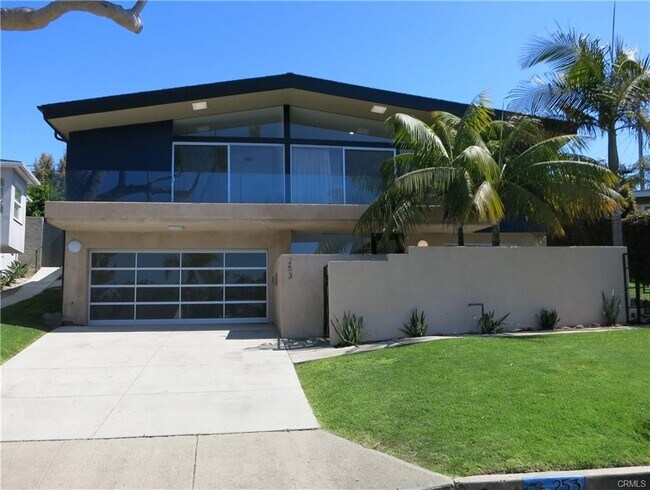 property at 253 Vista Del Parque