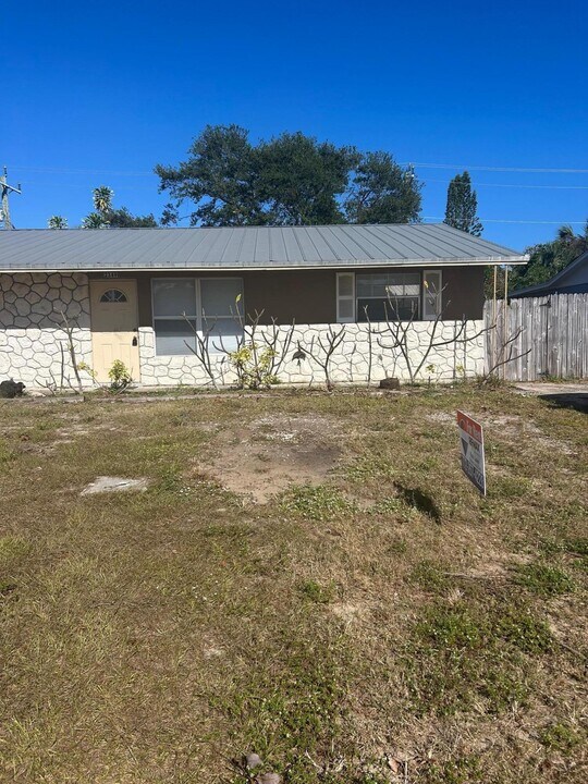 2349 NE Rustic Way in Jensen Beach, FL - Building Photo