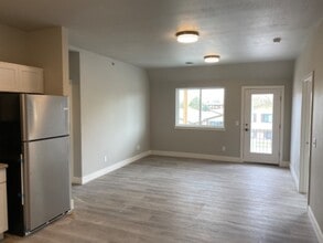 3250 Rosebud Dr in Billings, MT - Building Photo - Building Photo