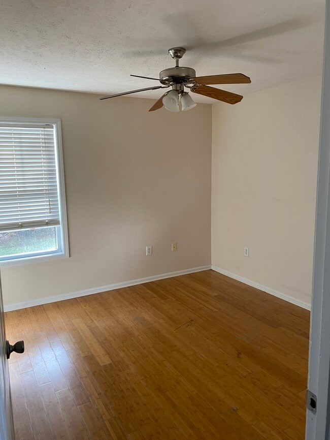 907 Dicks St in Waveland, MS - Building Photo - Building Photo