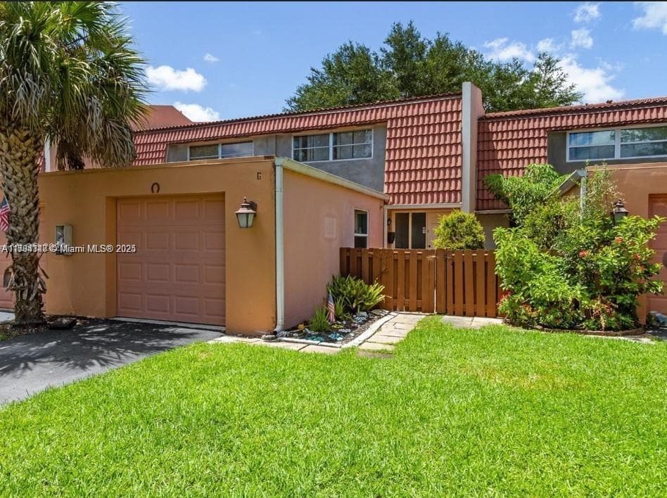 8605 NW 35th Ct in Coral Springs, FL - Building Photo