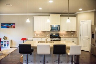 12304 Terraza Cir in Austin, TX - Building Photo - Building Photo