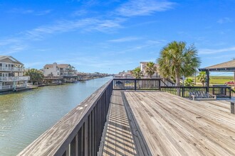 4907 Jolly Roger Rd in Jamaica Beach, TX - Building Photo - Building Photo