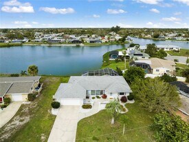 437 Hickory Rd in Venice, FL - Building Photo