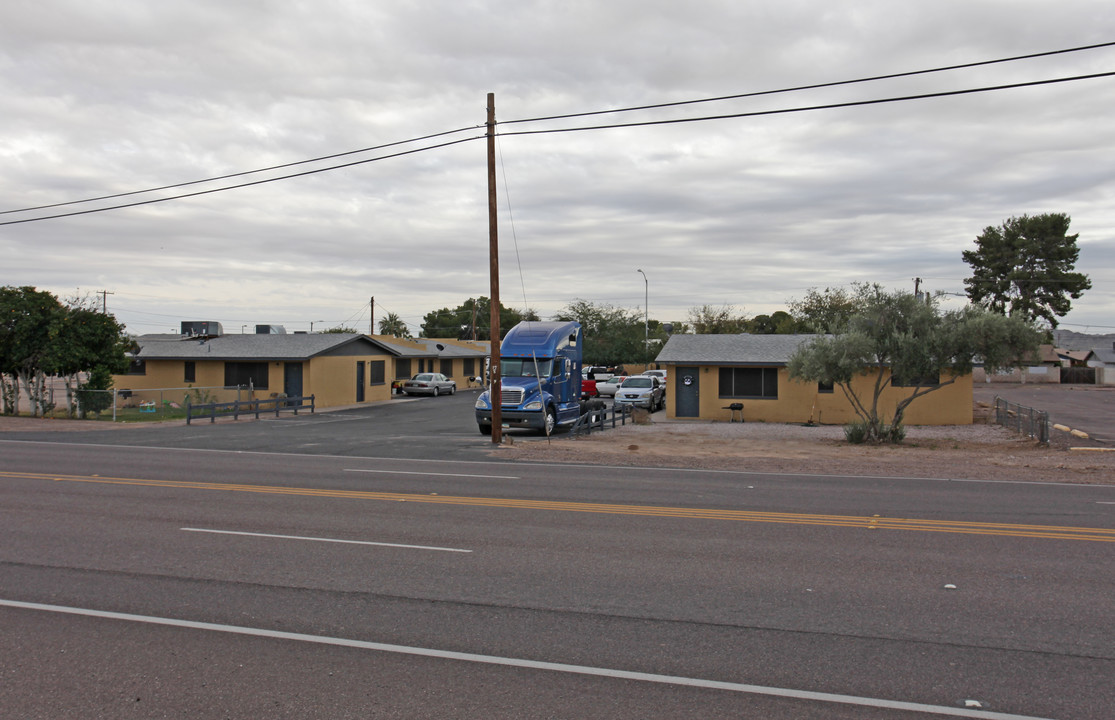 24151 W Cr-85 Hwy in Buckeye, AZ - Building Photo