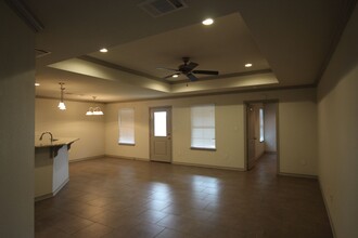 5904 Villa Rosa Way in Tyler, TX - Foto de edificio - Building Photo