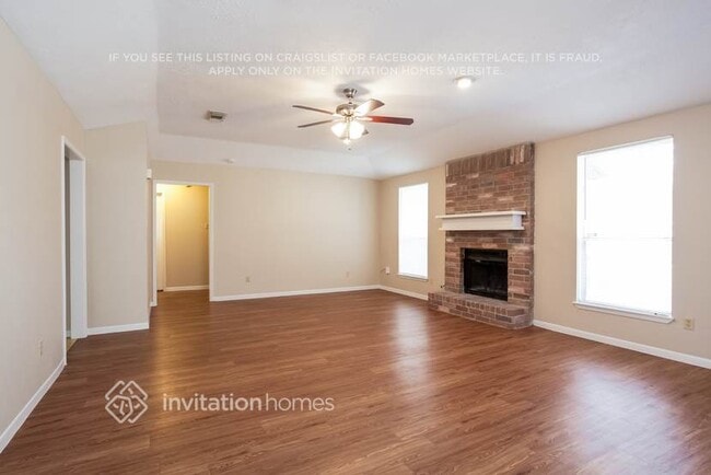 527 Shealy St in Webster, TX - Foto de edificio - Building Photo