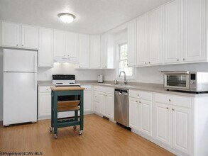 1340 Headlee Ave in Morgantown, WV - Foto de edificio - Building Photo